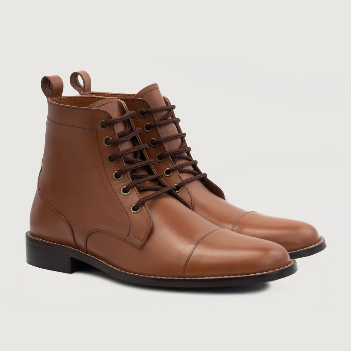 Knight Derby Hellbraun Lederstiefel für Herren For Men in Tan Full-Grain Leather - Seitenansicht | Online Kaufen