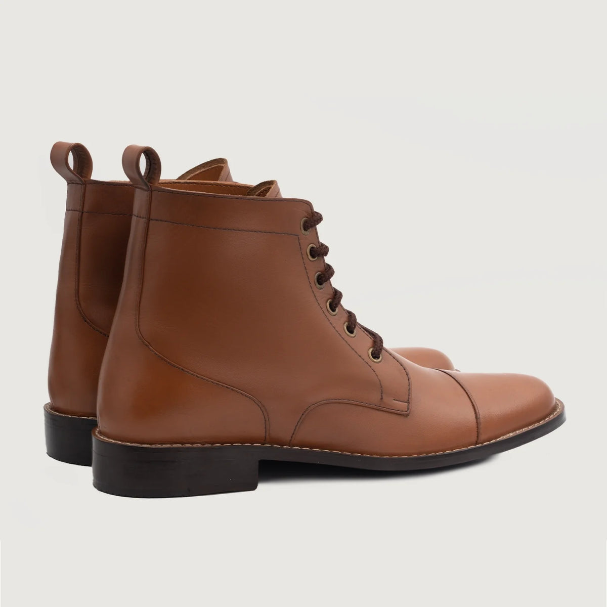 Knight Derby Hellbraun Lederstiefel für Herren For Men - Verstärkte Fersenkappe & präzise Doppelnaht