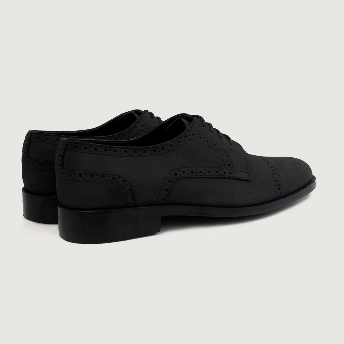 High-Traction Rubber Outsole & Lug Tread Pattern on Dirk Brogues Derby Schwarz Nubuck Lederschuhe für Herren For Men