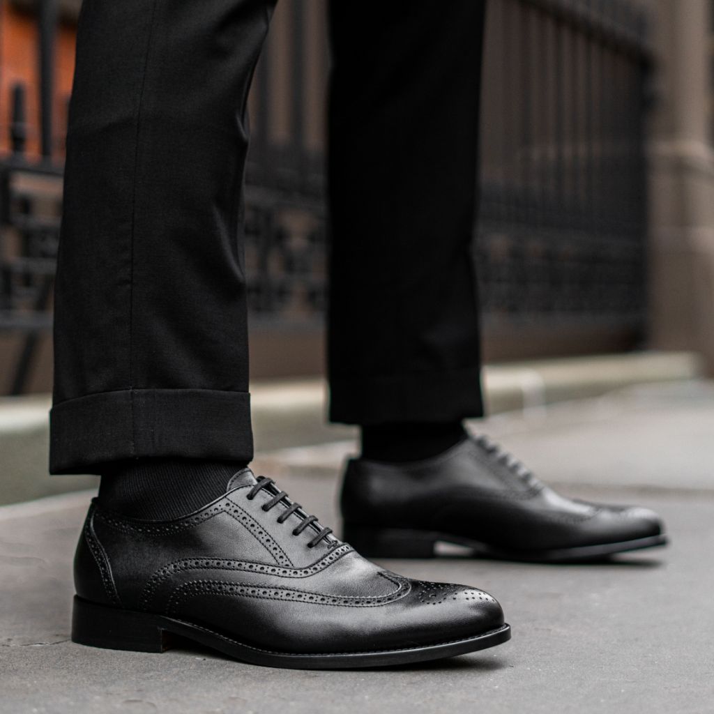 Authentic Full-Grain Leather Grain Texture & Heavy-Duty Seam Stitching Detail