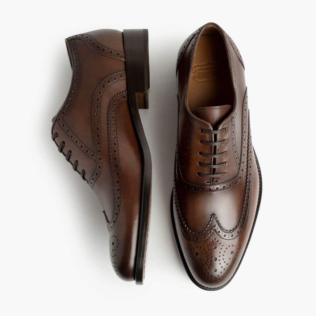 Aviator Zimtbraun Lederschuhe für Herren - Seitenansicht mit ergonomischem Ärmelschnitt & sportlicher Passform