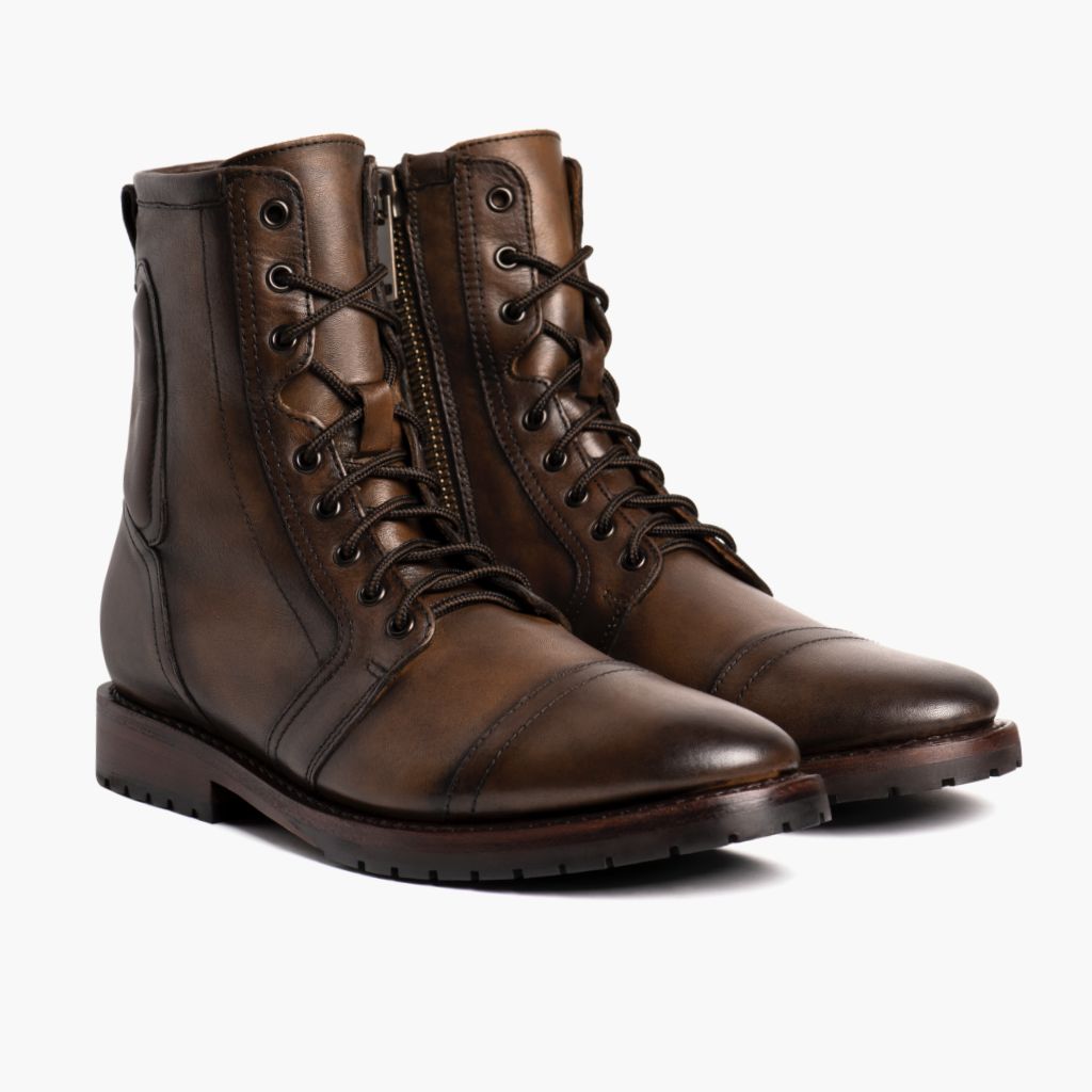 Casa Moto Añejo-Braun Lederstiefel für Herren in Classic Full-Grain Leather - Vorderansicht & maßgeschneiderte Silhouette | Online Kaufen
