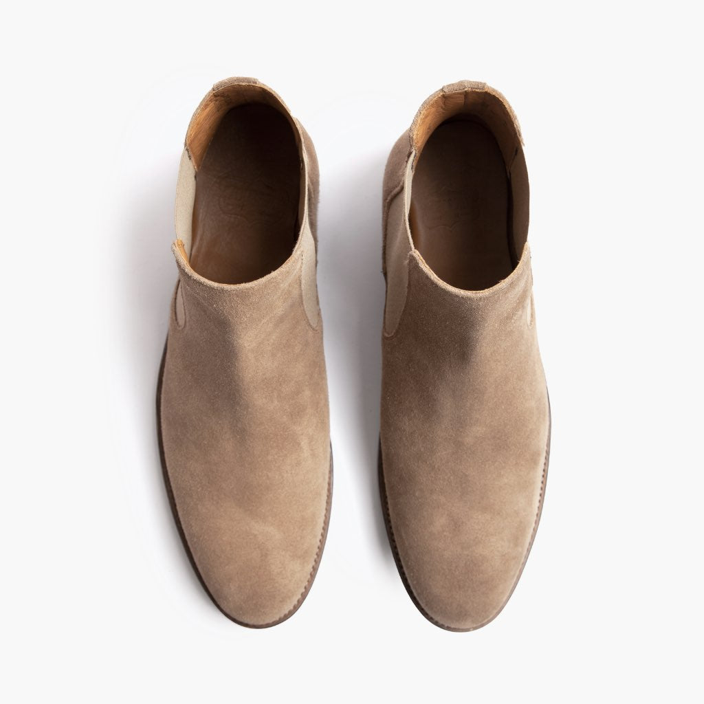 High-Traction Rubber Outsole & Lug Tread Pattern on Cavalier Sandstein Lederstiefel für Herren