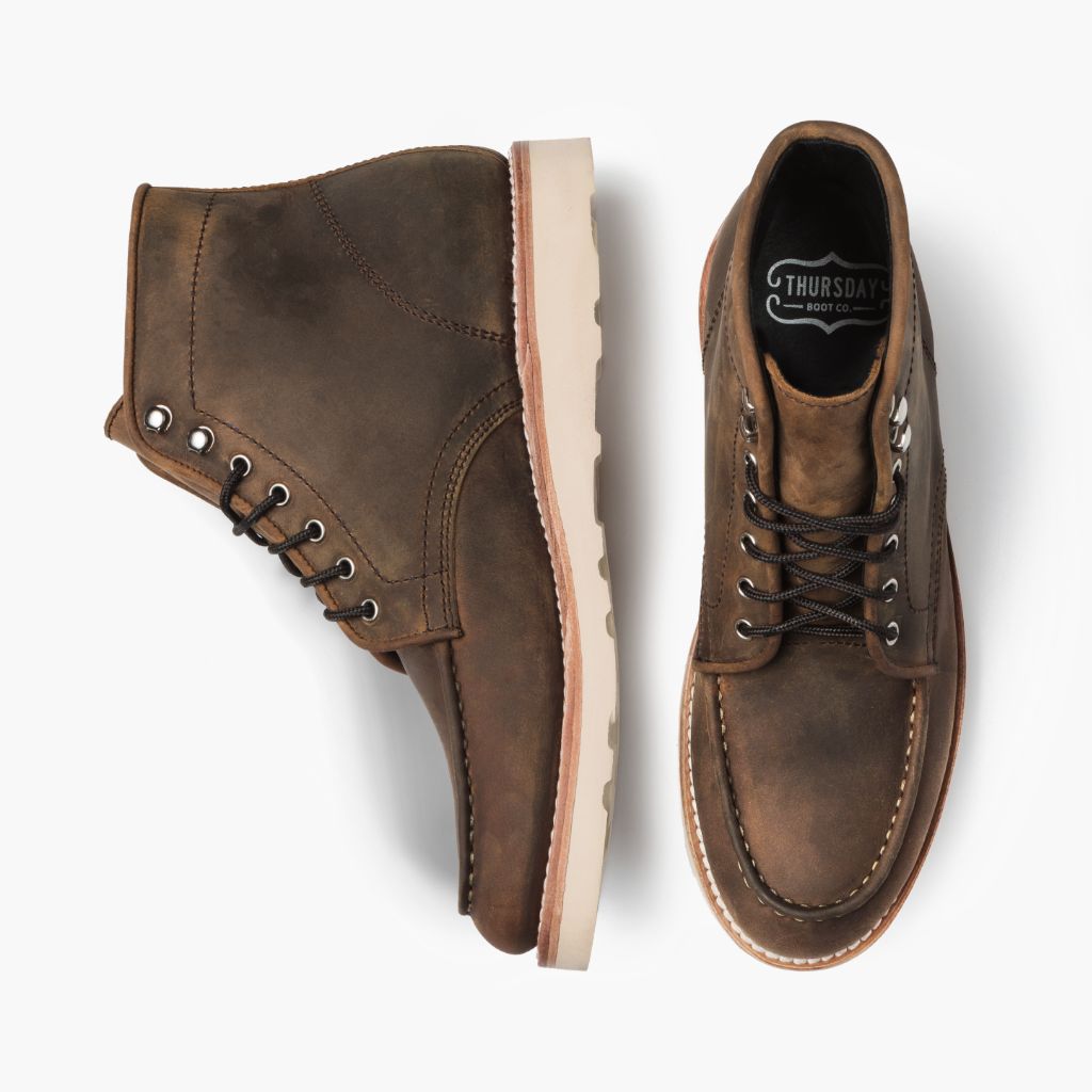 High-Traction Rubber Outsole & Lug Tread Pattern on Diplomat Kupferbraun Lederstiefel für Herren