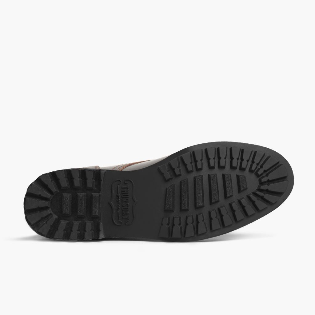 High-Traction Rubber Outsole & Lug Tread Pattern on Logger Waxed Cacao Lederstiefel für Herren