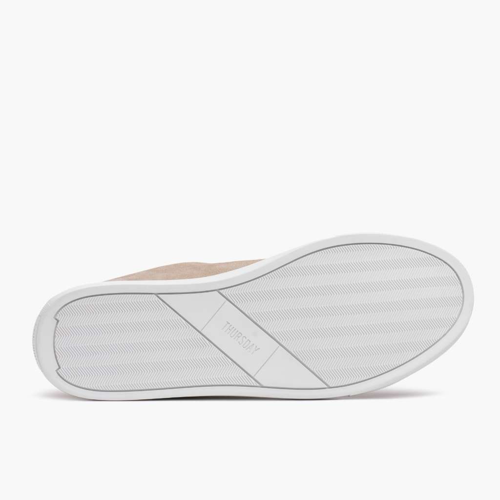 High-Traction Rubber Outsole & Lug Tread Pattern on Premier Low Top Latte Leder-Sneaker für Damen