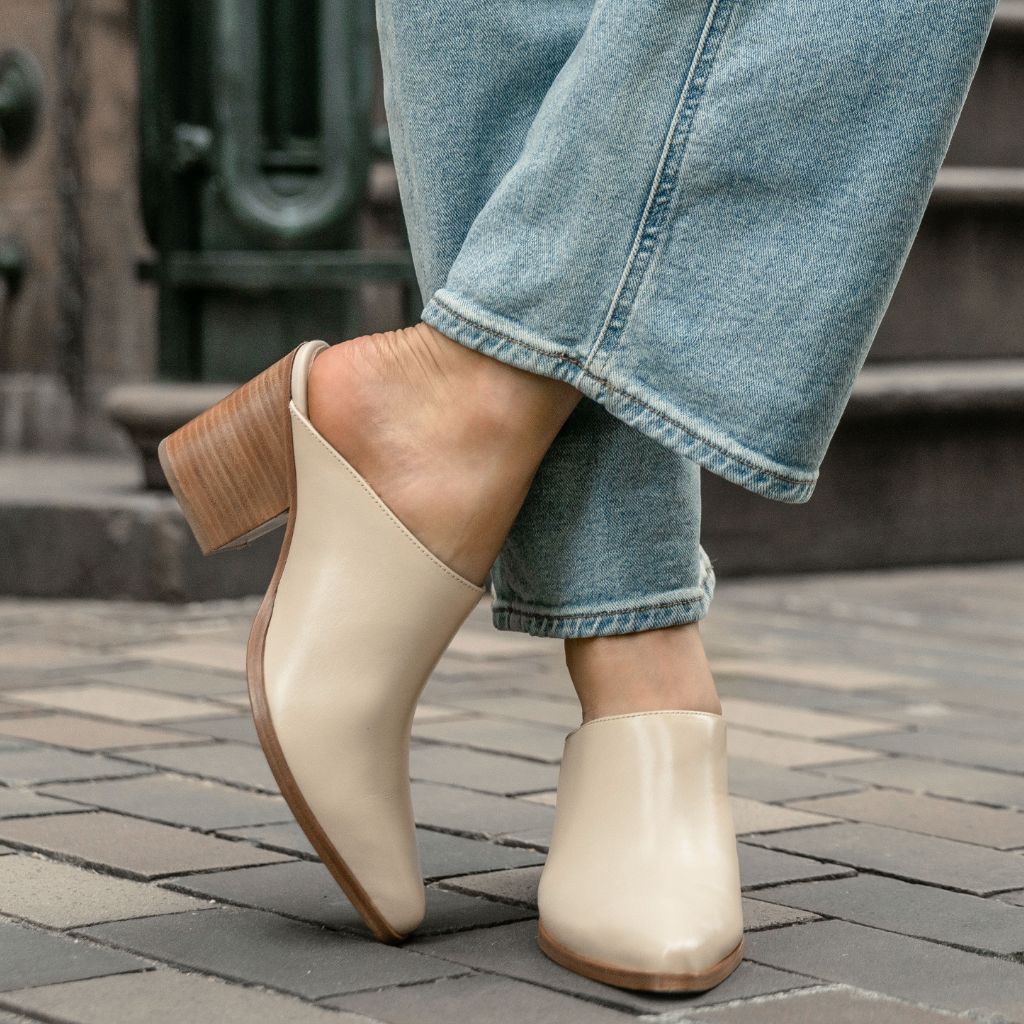 Cushioned Leather Insole & Ergonomic Arch Support Construction Detail