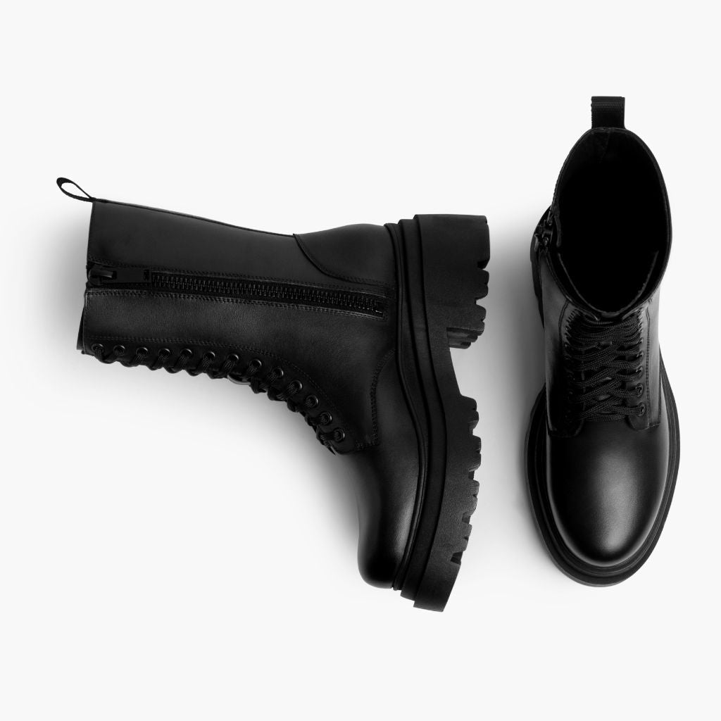 High-Traction Rubber Outsole & Lug Tread Pattern on Fatale Schwarz Lederstiefel für Damen