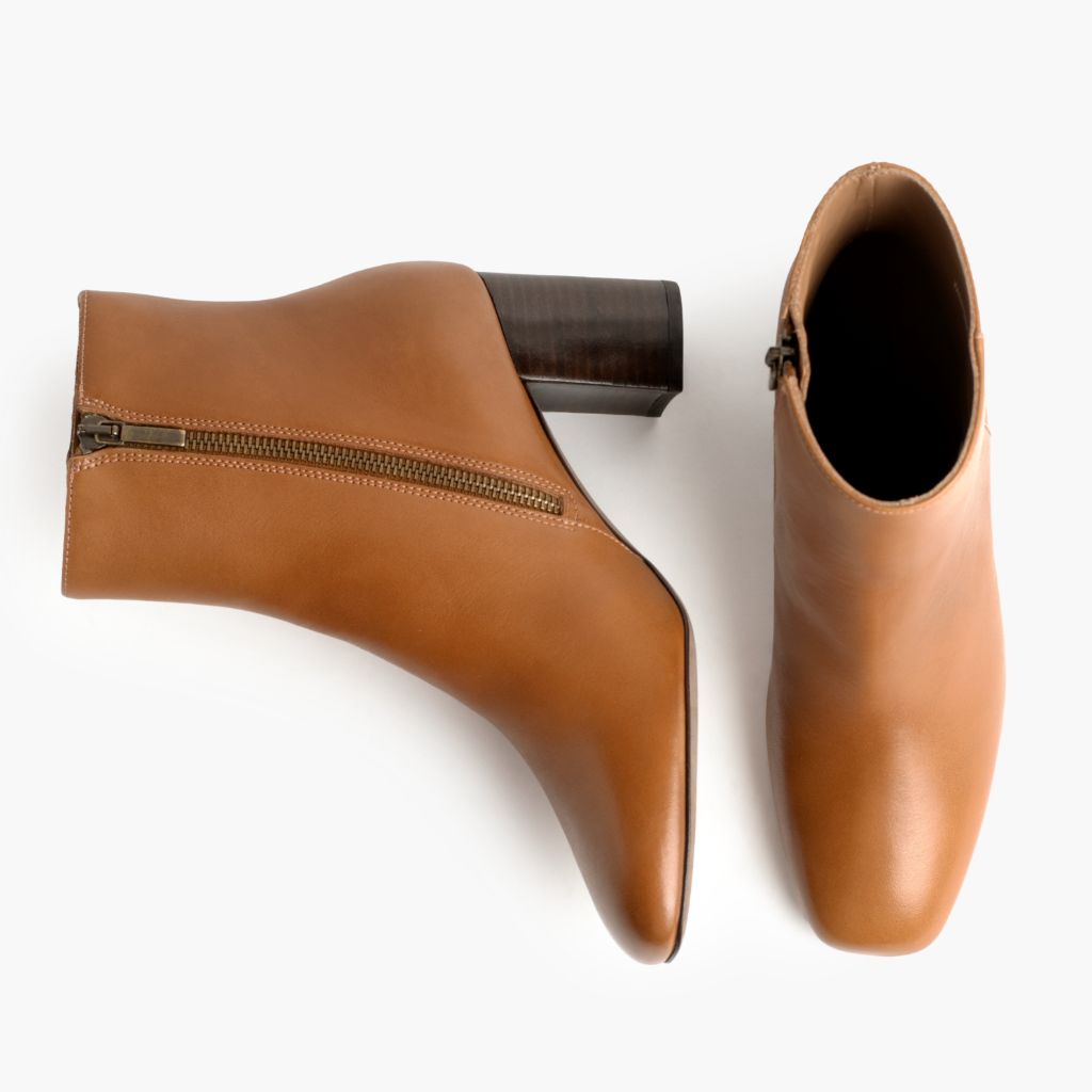 High-Traction Rubber Outsole & Lug Tread Pattern on High Standard Toffee-Braun Lederstiefel für Damen