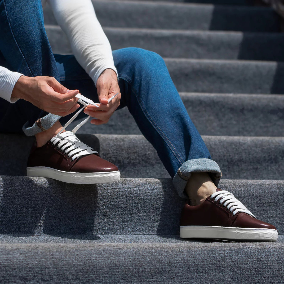 High-Traction Rubber Outsole & Lug Tread Pattern on Murphy Low Top Kastanienbraun Leder-Sneaker für Herren