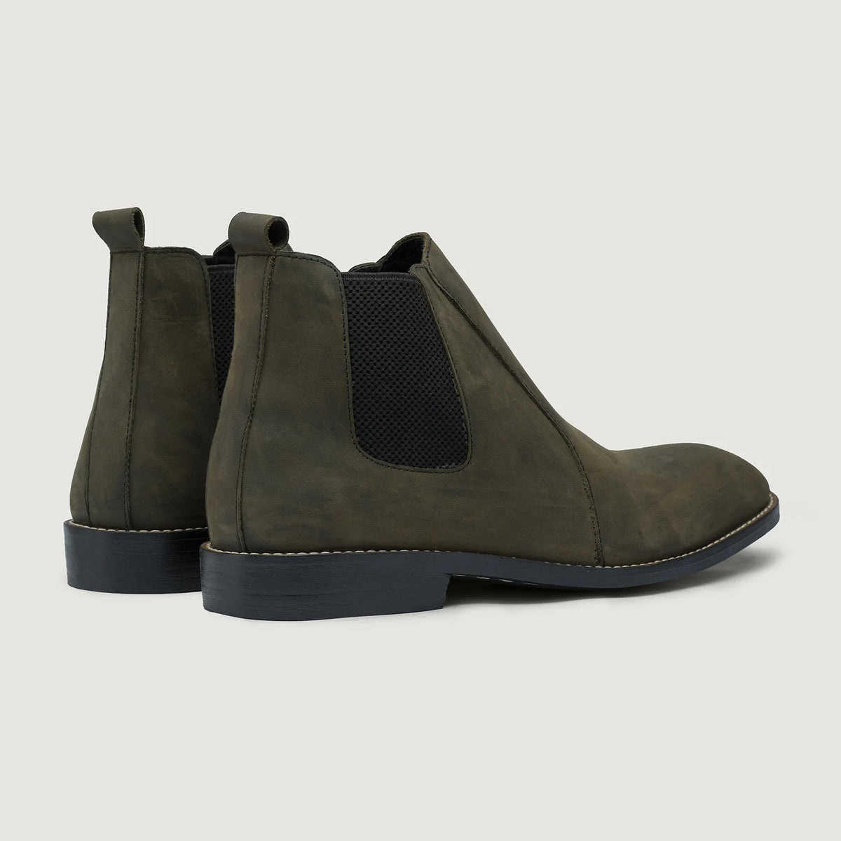 High-Traction Rubber Outsole & Lug Tread Pattern on Clarkson Chelsea Olive Pullup Lederstiefel - StudGuard für Herren