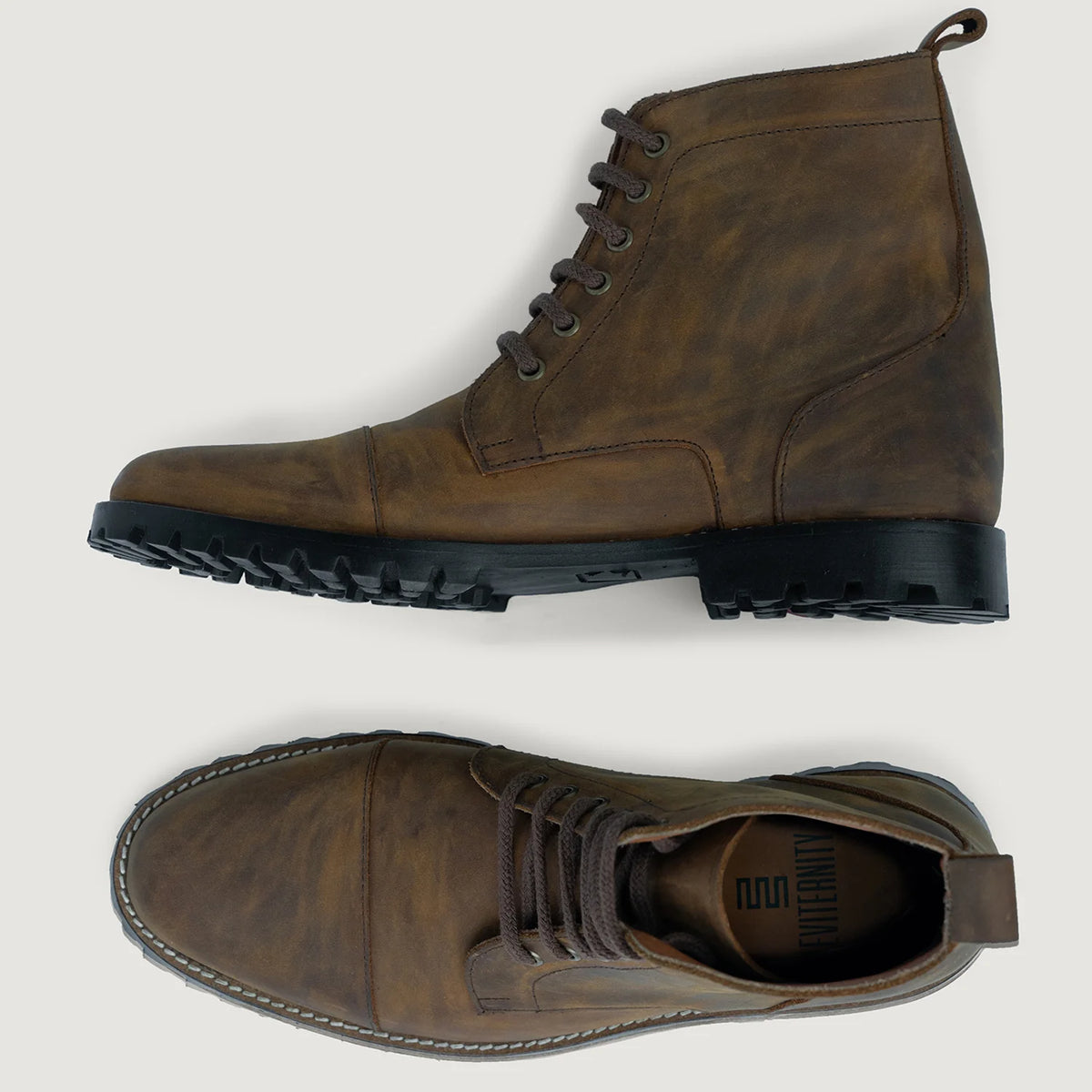 High-Traction Rubber Outsole & Lug Tread Pattern on Knight Derby Kupferbraun Pullup Lederstiefel - TerraGrip für Herren