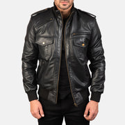 Men's Agent Shadow Schwarz Leder-Bomberjacke für Herren in Black Sheepskin Leather - Vorderansicht &amp; maßgeschneiderte Silhouette | Online Kaufen