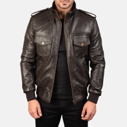 Men's Agent Shadow Braun Leder-Bomberjacke für Herren in Brown Sheepskin Leather - Vorderansicht &amp; maßgeschneiderte Silhouette | Online Kaufen