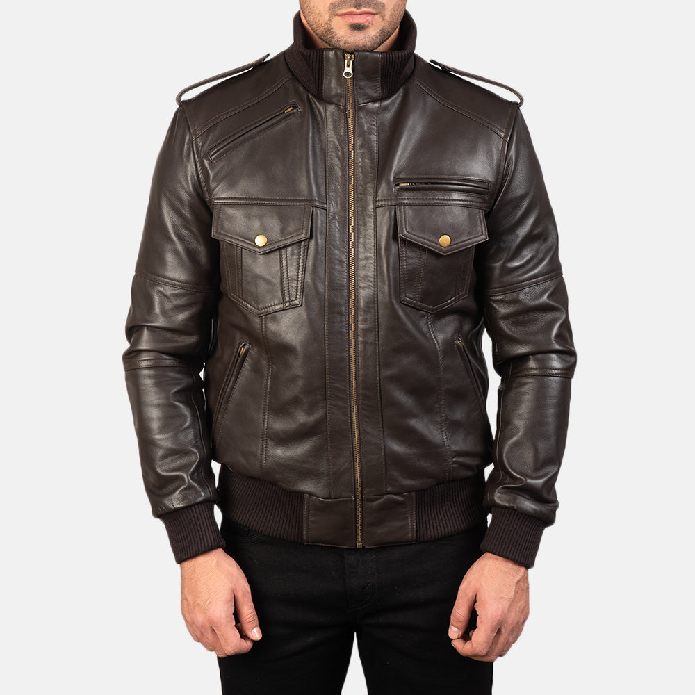 Detailansicht of High neck &amp; Zipper Hardware on Men's Agent Shadow Braun Leder-Bomberjacke für Herren