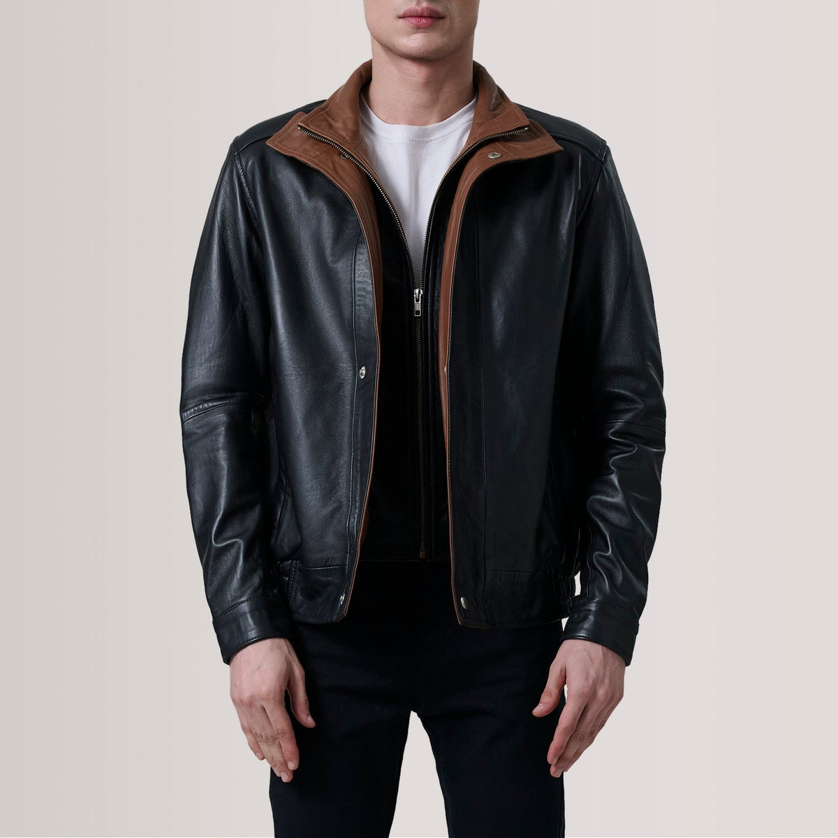 Alfred Brown Leather Bomber Jacket For Men in Brown Sheepskin Leather - Vorderansicht &amp; maßgeschneiderte Silhouette | Online Kaufen