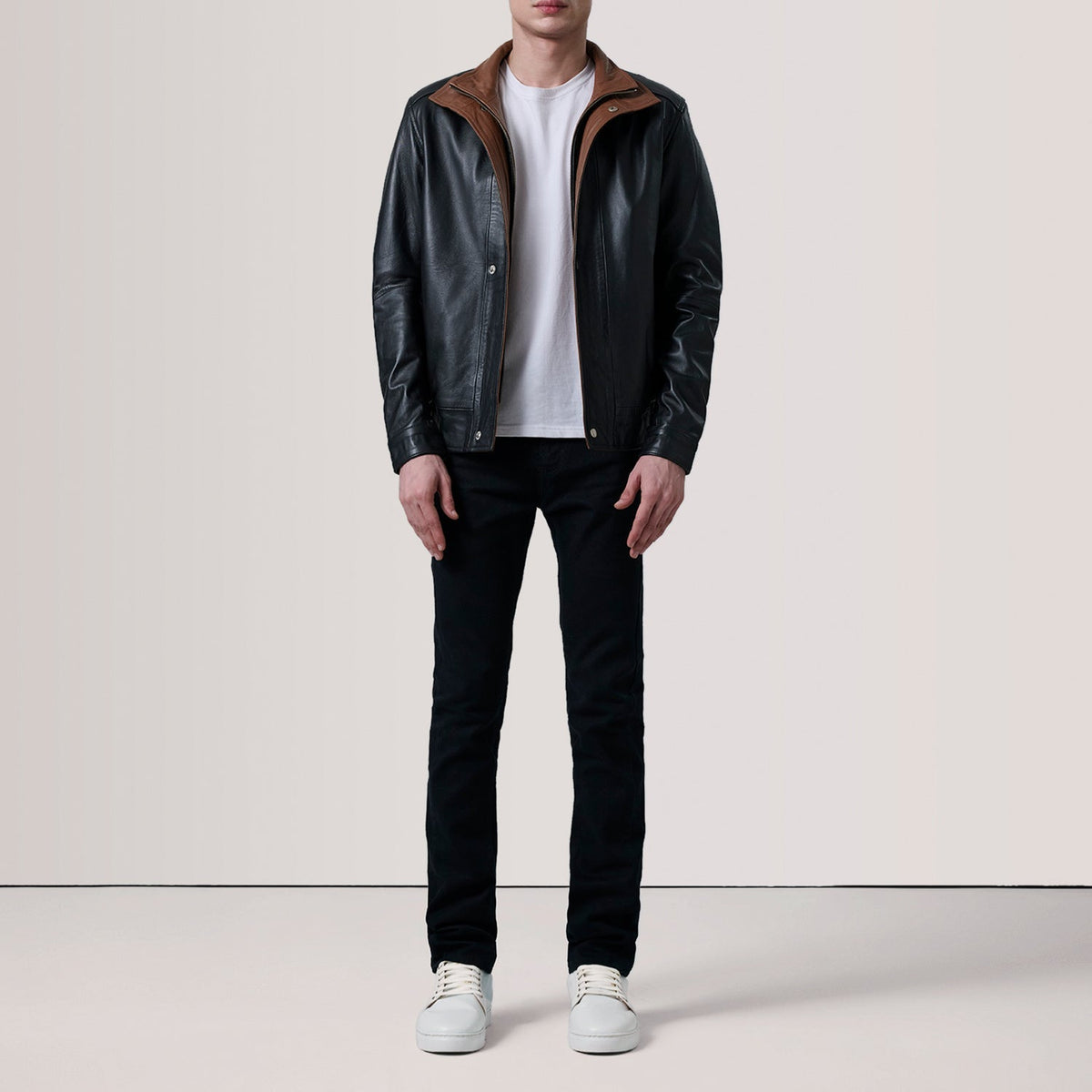 Brown Sheepskin Leather Bomber Jacket - Rückansicht mit passgenauen Schultern &amp; sauberem Saum
