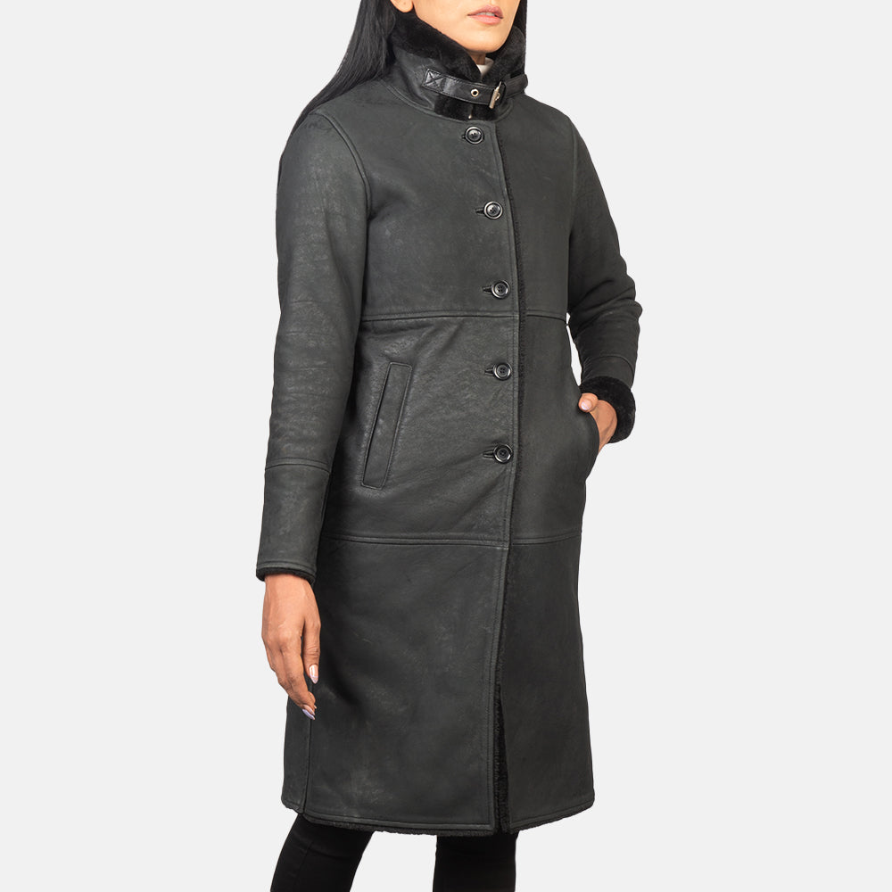 Distressed Black Sheepskin Leather Aviator Jacket - Rückansicht mit passgenauen Schultern &amp; sauberem Saum