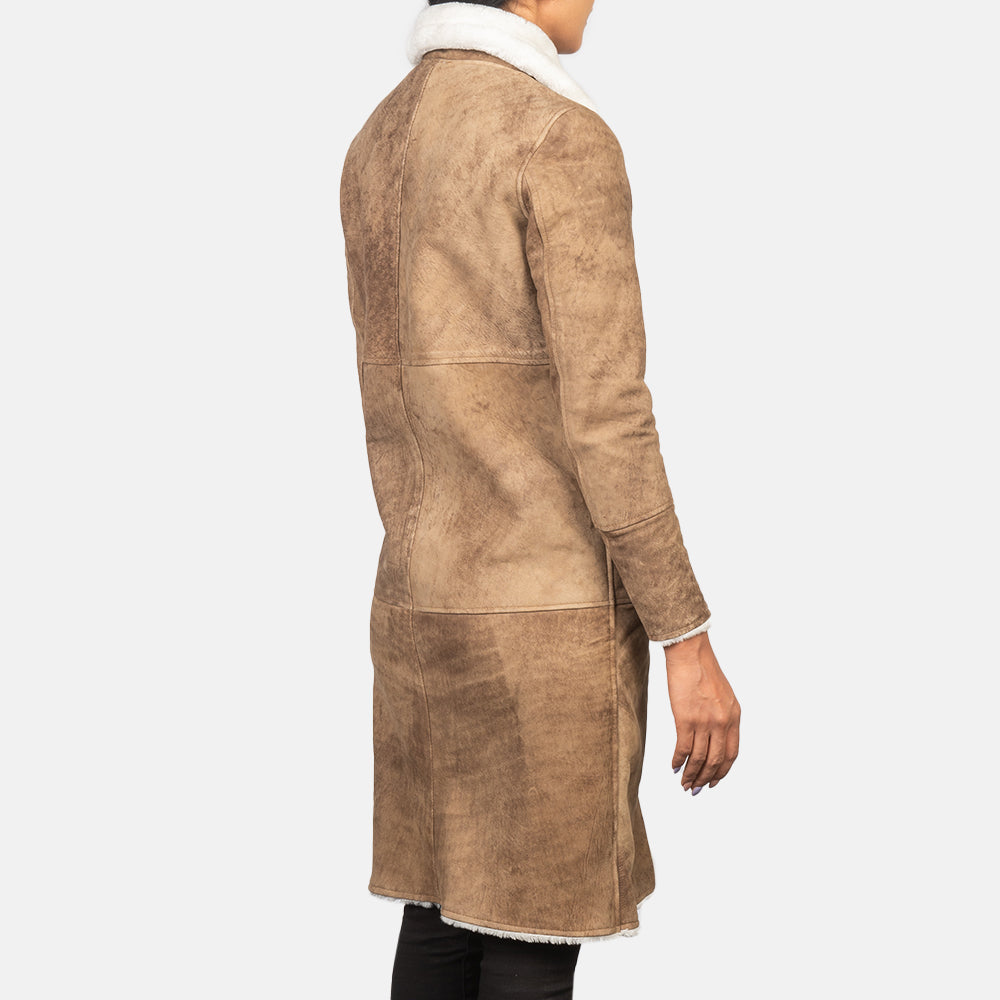Detailansicht of Buckled Collar &amp; Button Hardware on Women's Alina Shearling Braun Ledermantel für Damen