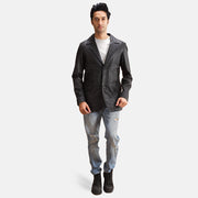 
Alyson Schwarz Lederblazer für Herren - Seitenansicht mit ergonomischem Ärmelschnitt & sportlicher Passform