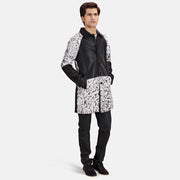 Men's Artistry Schwarz Dye Ledermantel für Herren - Seitenansicht mit ergonomischem Ärmelschnitt