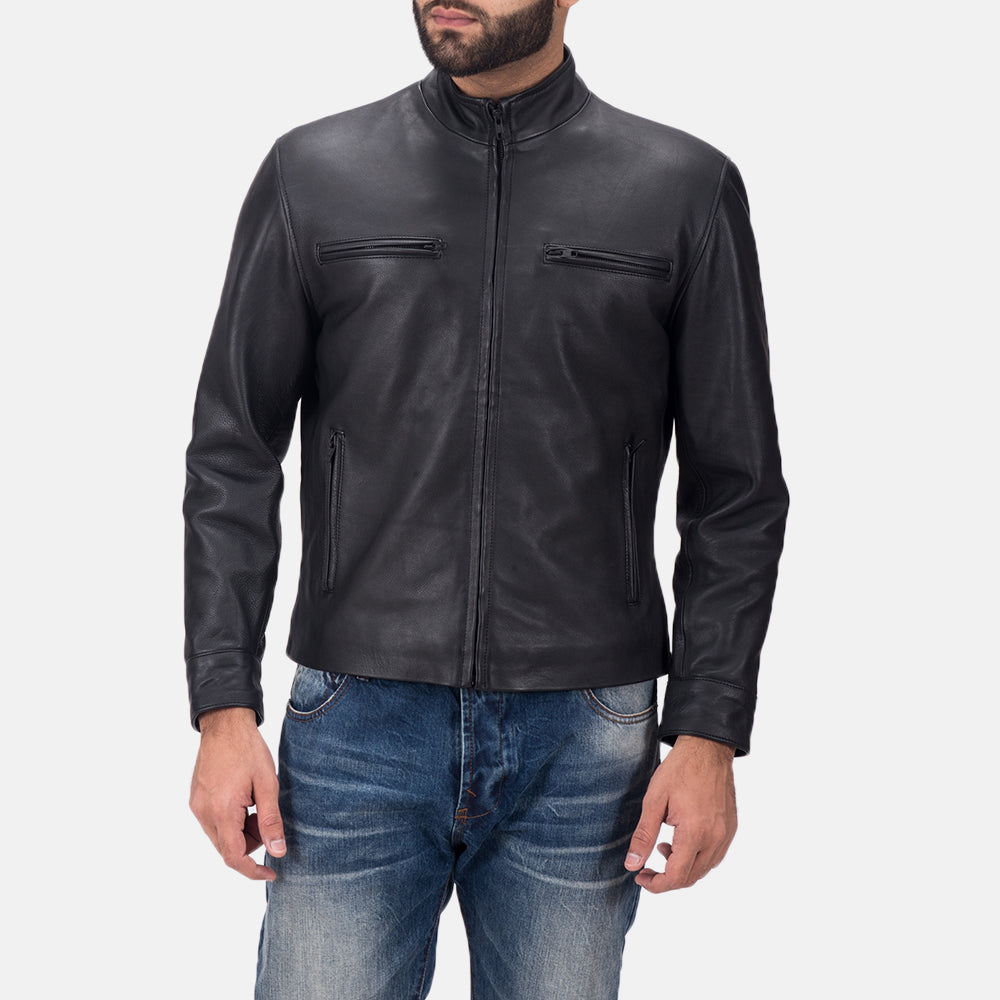 Austere Matte Schwarz Leder-Bikerjacke für Herren in Black Calfskin Matte - Vorderansicht &amp; maßgeschneiderte Silhouette | Online Kaufen