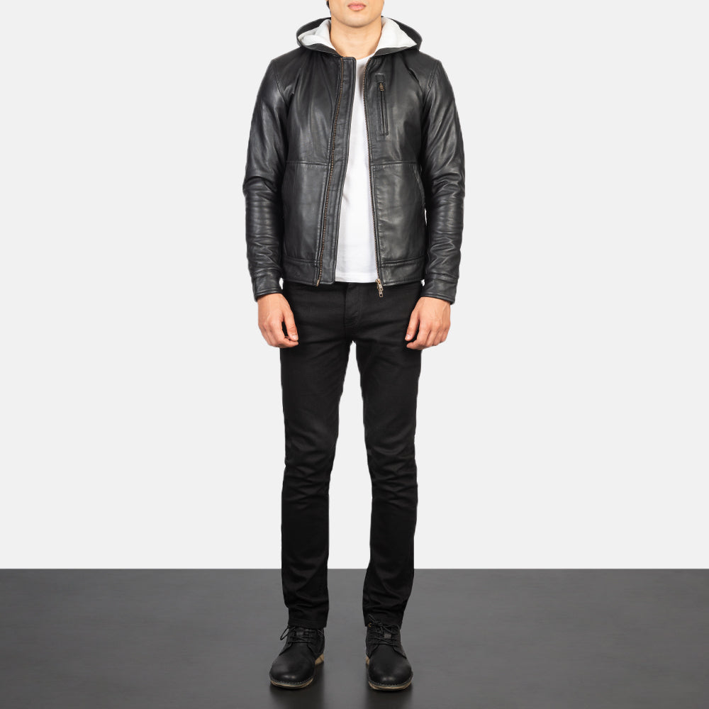 Men's Baston Black Hooded Leather Bomber Jacket - Seitenansicht mit ergonomischem Ärmelschnitt