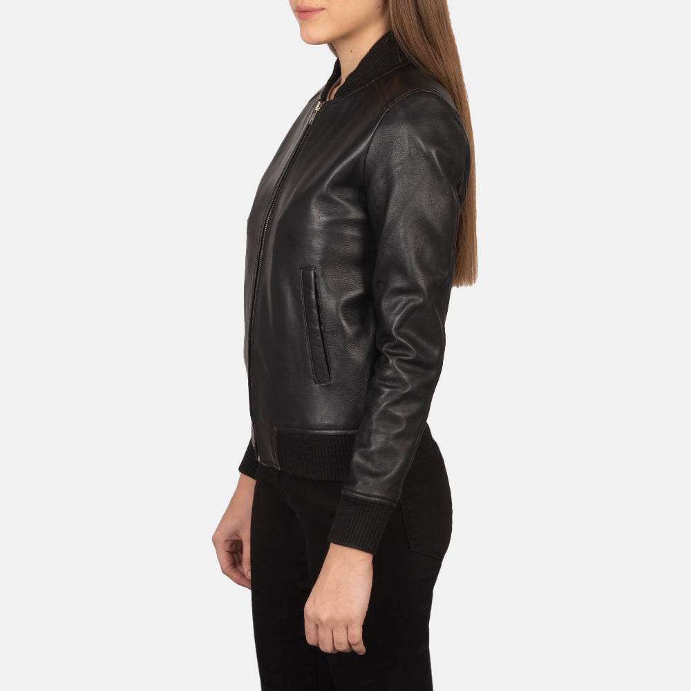 Black Sheepskin Leather Bomber Jacket - Rückansicht mit passgenauen Schultern &amp; sauberem Saum