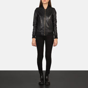Women's Bliss Schwarz Leder-Bomberjacke für Damen - Seitenansicht mit ergonomischem Ärmelschnitt