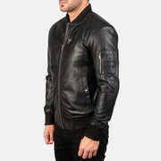 
Black Sheepskin Leather Bomber Jacket - Rückansicht mit passgenauen Schultern & sauberem Saum