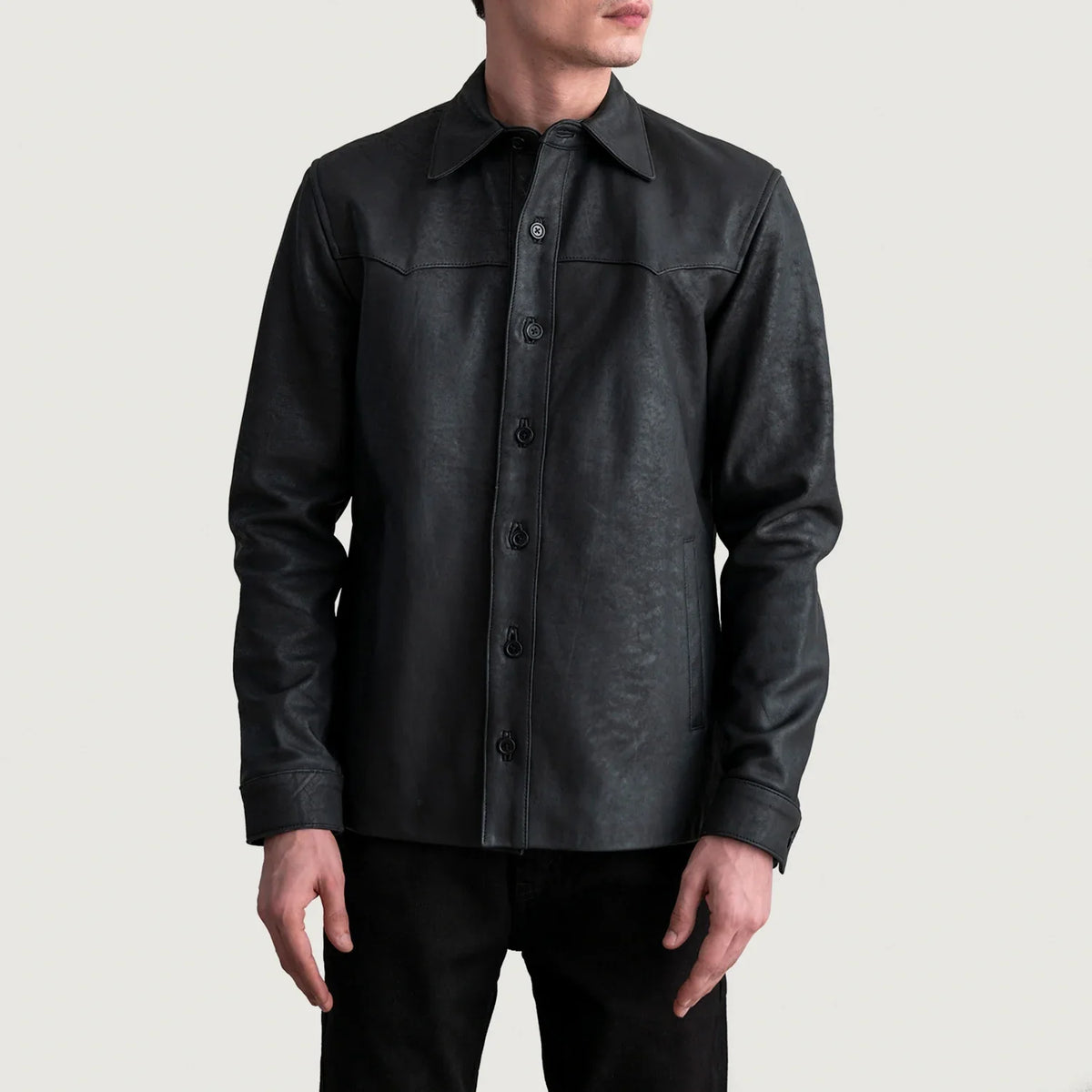 Bronco Tumbled Schwarz Leather Shirt für Herren - Seitenansicht mit ergonomischem Ärmelschnitt