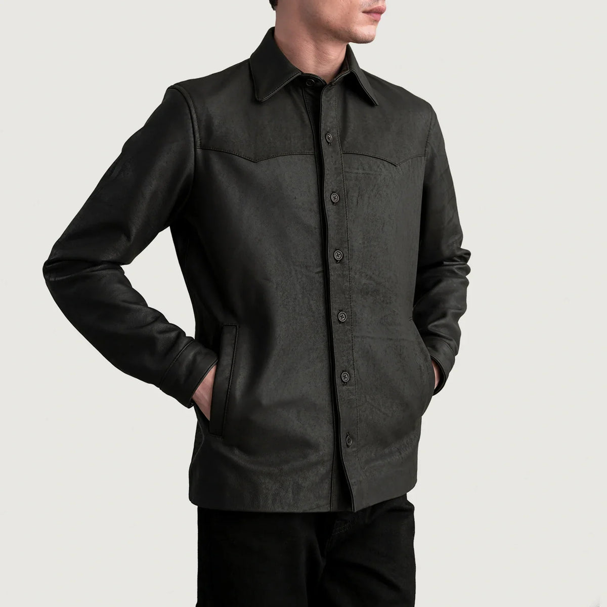 Bronco Tumbled Braun Leather Shirt für Herren - Seitenansicht mit ergonomischem Ärmelschnitt