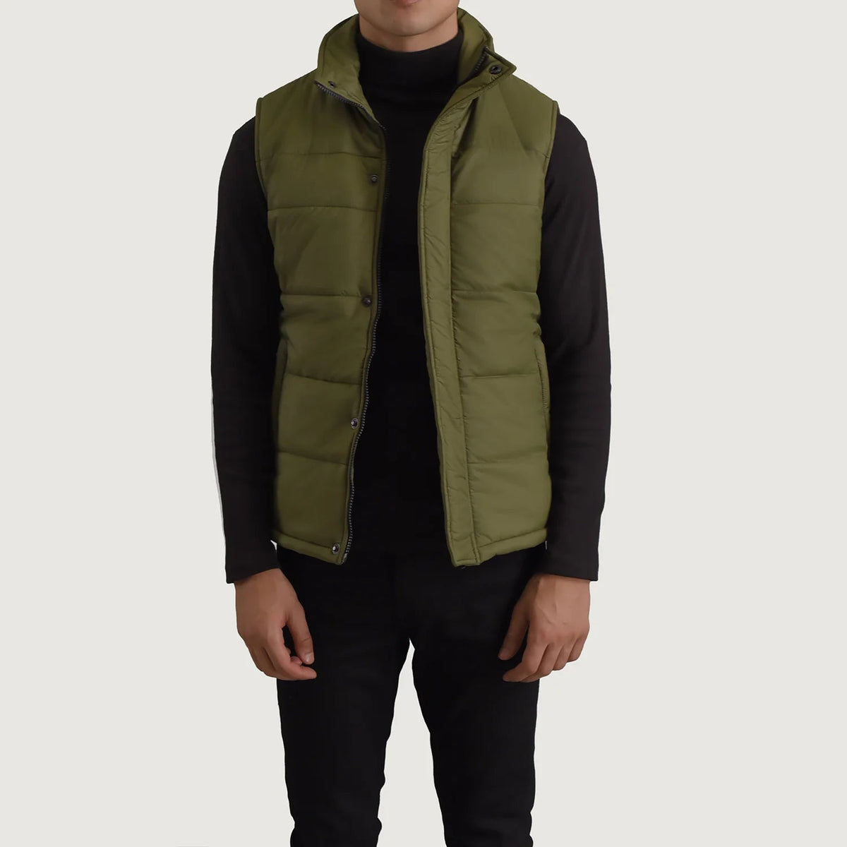 Bryan Grün Puffer Vest für Herren in Green Full-Grain Leather - Vorderansicht &amp; maßgeschneiderte Silhouette | Online Kaufen