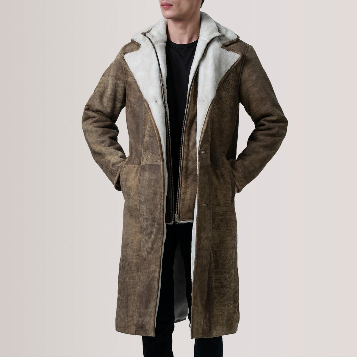 Cai Distressed Braun Leather Shearling Ledermantel für Herren For Men in Distressed Brown Sheepskin Snuffed - Vorderansicht &amp; maßgeschneiderte Silhouette | Online Kaufen