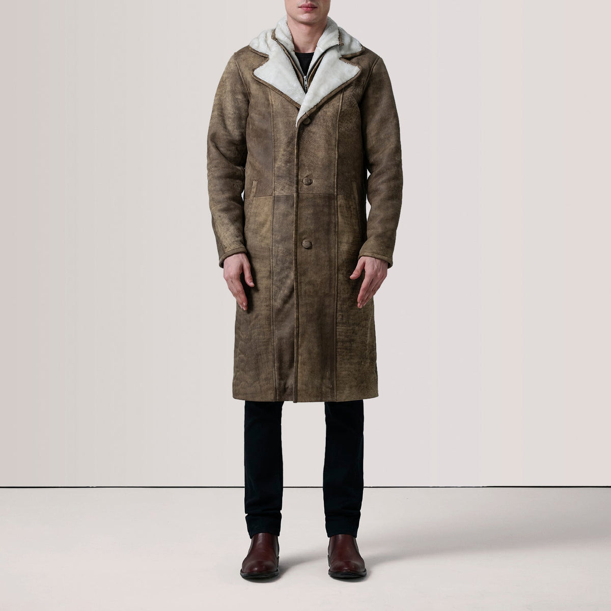 Distressed Brown Sheepskin Snuffed Aviator Jacket - Rückansicht mit passgenauen Schultern &amp; sauberem Saum
