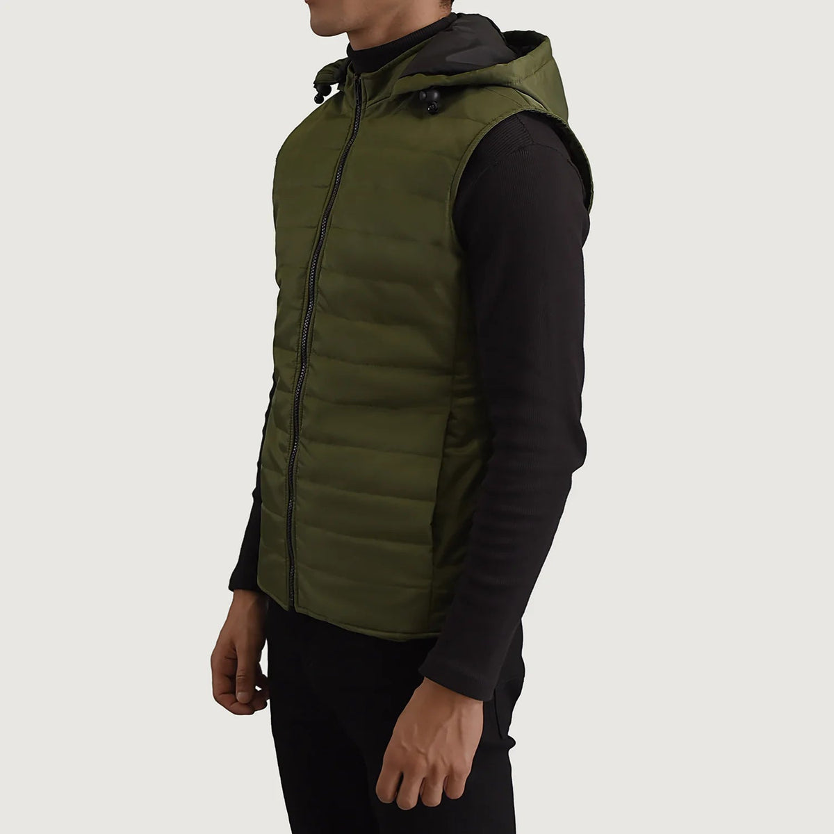 
Green Full-Grain leather Vest - Rückansicht mit passgenauen Schultern & sauberem Saum