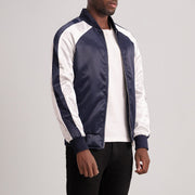 Blue &amp; White Satin Varsity Jacket - Rückansicht mit passgenauen Schultern &amp; sauberem Saum