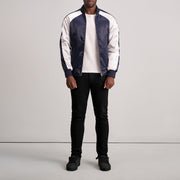 Detailansicht of Varsity &amp; Zipper Hardware on Clarke Blau Varsity Lederjacke für Herren