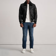 Clyde B-15 Black Bomber Jacket - Seitenansicht mit ergonomischem Ärmelschnitt