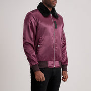 Maroon Satin Bomber Jacket - Rückansicht mit passgenauen Schultern &amp; sauberem Saum
