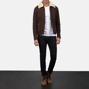 Men's Coffner Braun Shearling Fur Lederjacke für Herren - Seitenansicht mit ergonomischem Ärmelschnitt