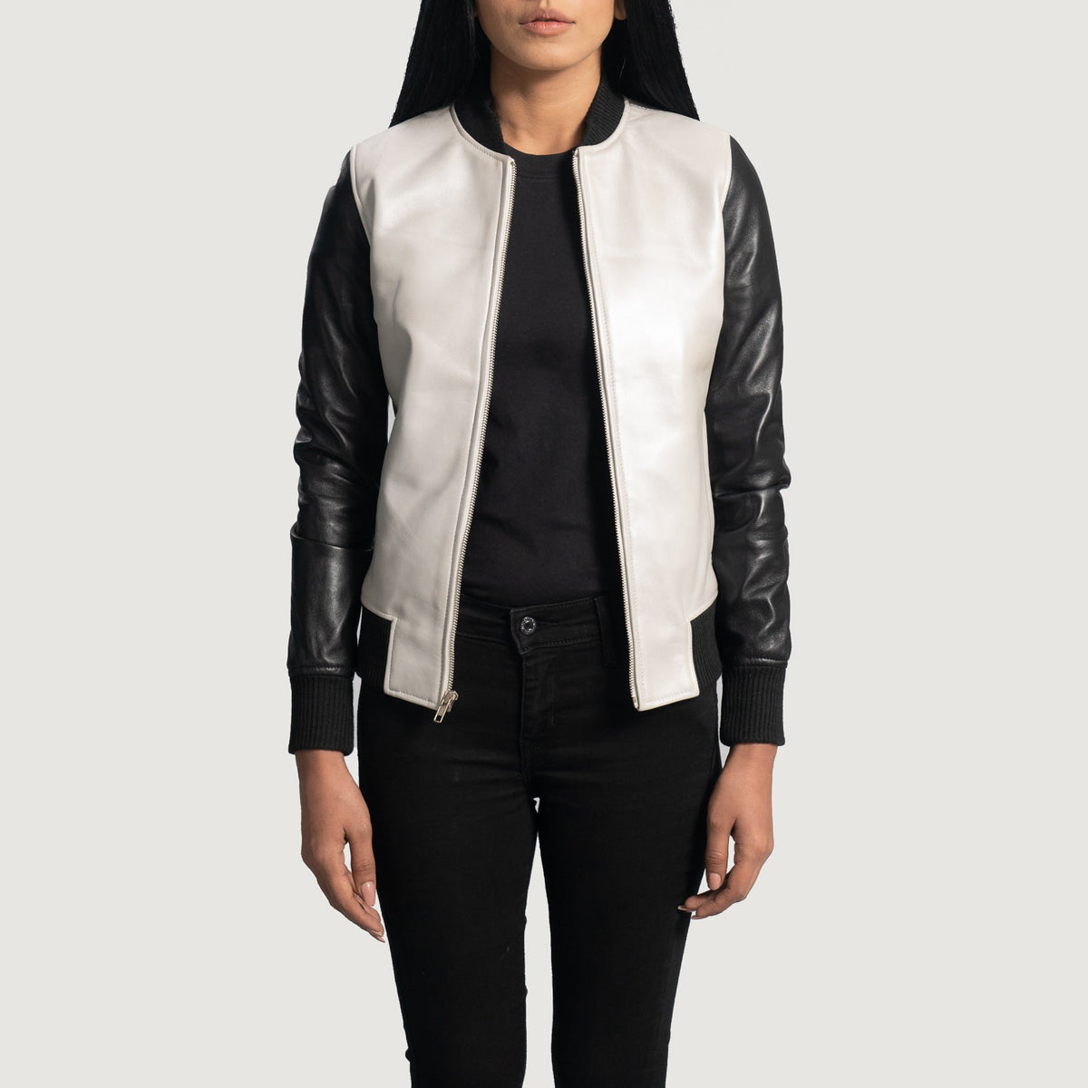 Women's Cole Silver Leder-Bomberjacke für Damen - Seitenansicht mit ergonomischem Ärmelschnitt