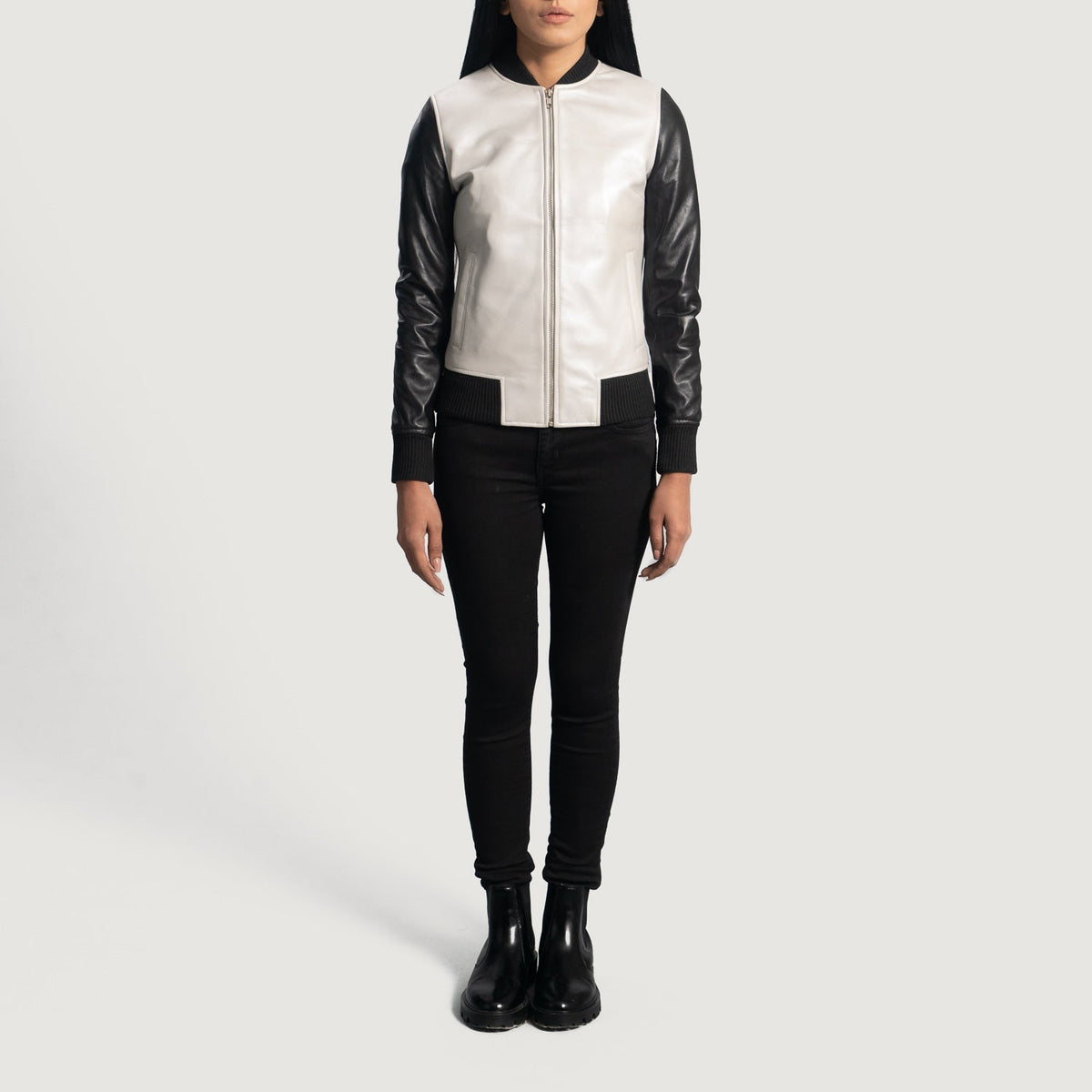 Detailansicht of Varsity &amp; Zipper Hardware on Women's Cole Silver Leder-Bomberjacke für Damen
