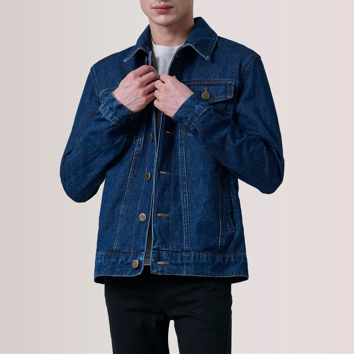 
Conard Dark Blau Denim Trucker Lederjacke für Herren For Men in Dark Blue Full-Grain Leather - Vorderansicht & maßgeschneiderte Silhouette | Online Kaufen
