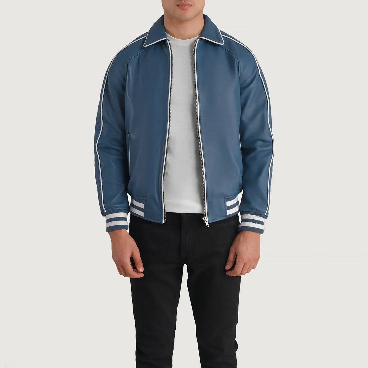 
Cooper Blau Leather Varsity Lederjacke für Herren in Blue Sheepskin Leather - Vorderansicht & maßgeschneiderte Silhouette | Online Kaufen