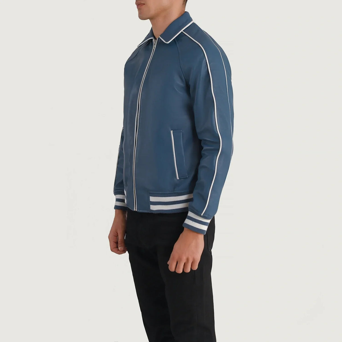 
Blue Sheepskin Leather Varsity Jacket - Rückansicht mit passgenauen Schultern & sauberem Saum