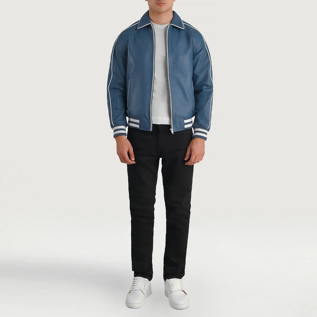 
Cooper Blau Leather Varsity Lederjacke für Herren - Seitenansicht mit ergonomischem Ärmelschnitt & sportlicher Passform