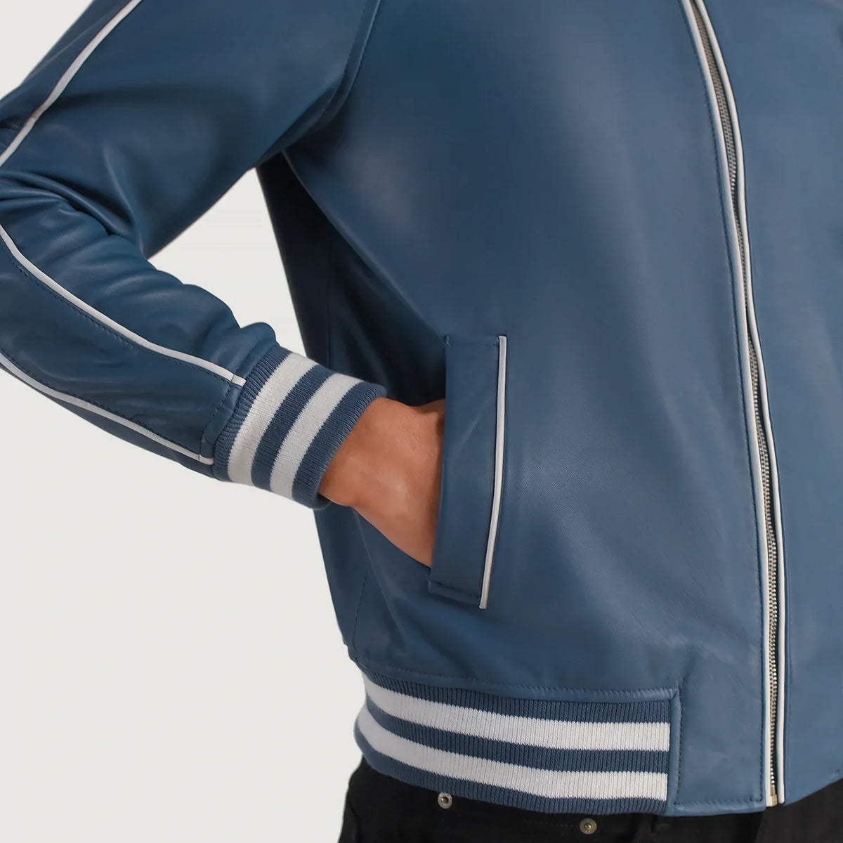 
Innenansicht Showing Quilted Polyester Lining & Zwei funktionale Innentaschen