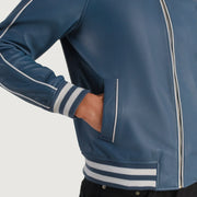 
Innenansicht Showing Quilted Polyester Lining & Zwei funktionale Innentaschen