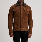 
Detailansicht of Classic Collar & Button Hardware on Dallis Braun Suede Shearling Trucker Lederjacke für Herren